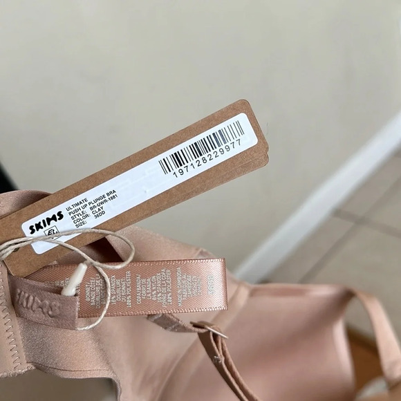 SKIMS Ultimate Push Up Plunge Bra Tear drop size 36DD - Picture 5 of 6